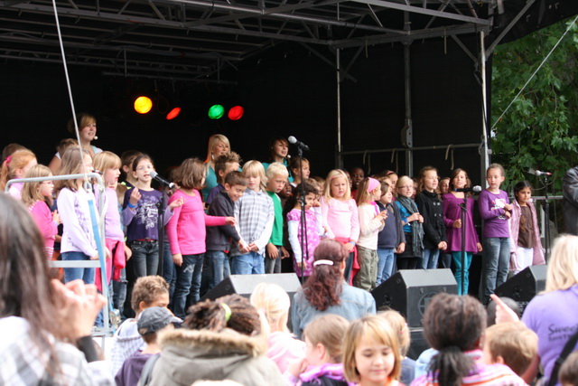 gal/2010/2010 Saitentwist Weltkindertag Burgplatz Essen 20.09.JugendhilfegGmbH Essen/2010 Saitentwist Weltkindertag Burgplatz Jugend Hilfe gGm20.09. 065.jpg